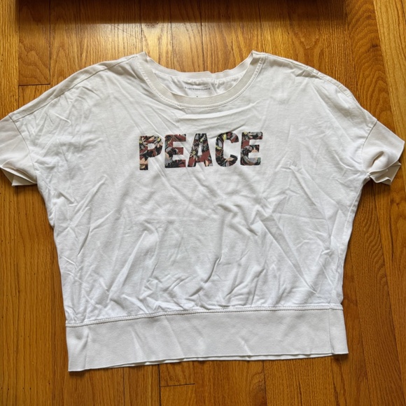 White "peace" Anthropologie short sleeve top with detailing women's medium - Picture 1 of 4